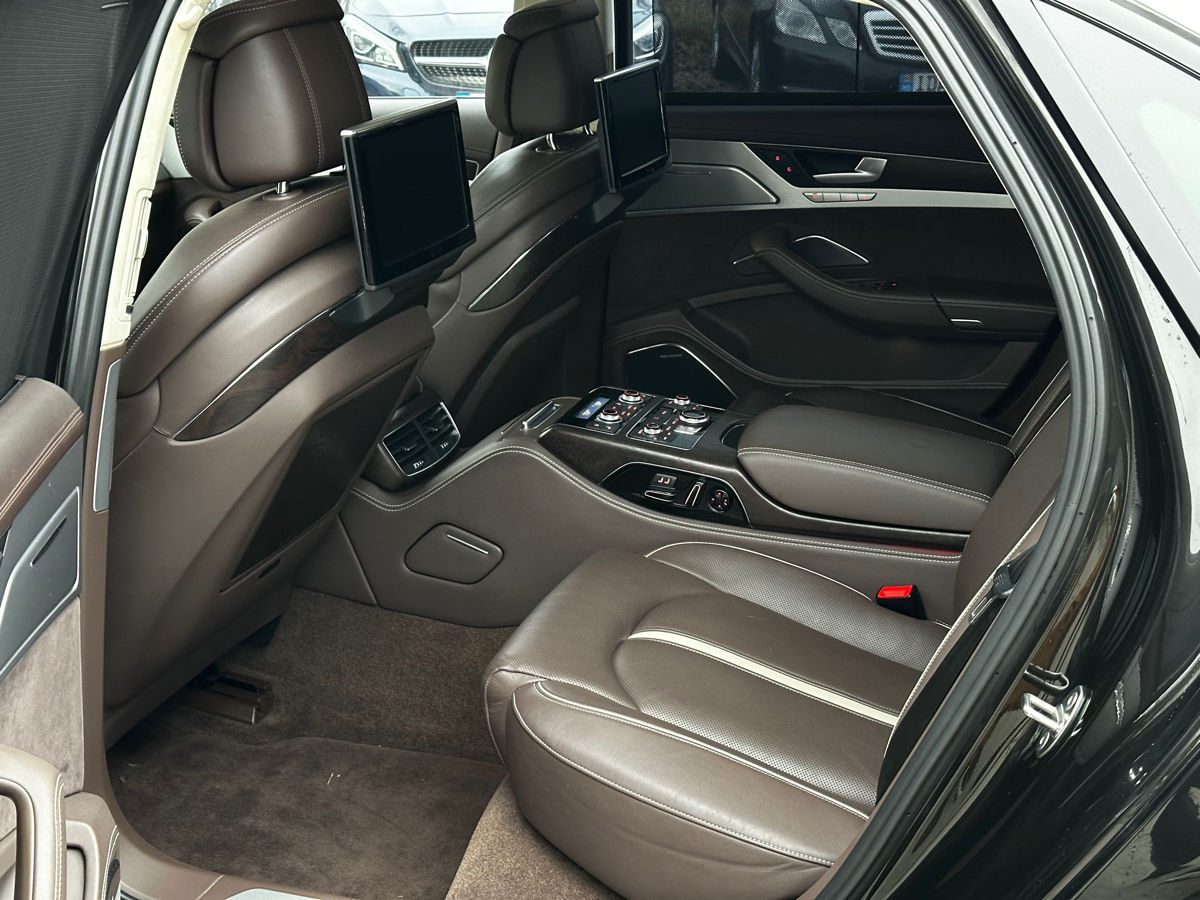 Audi A8L