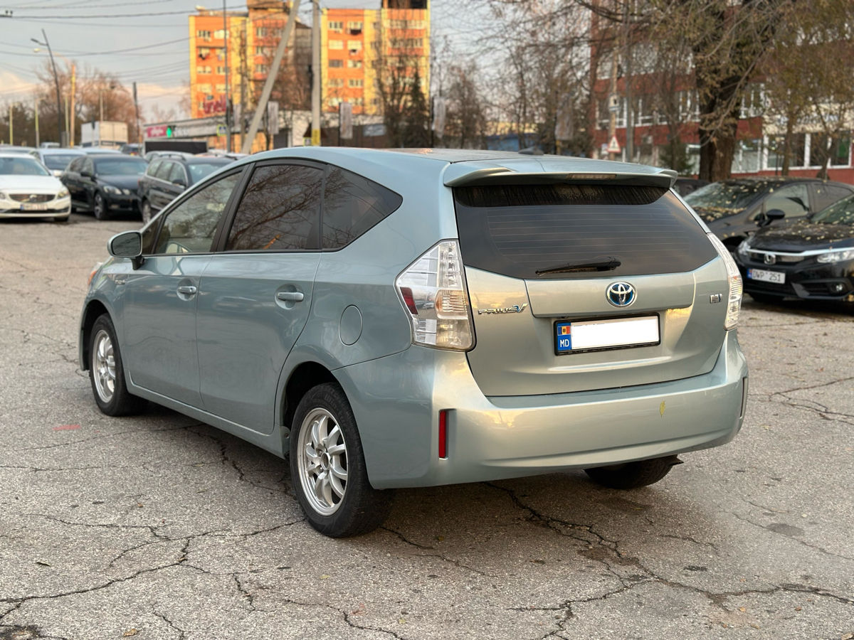 Toyota Prius V