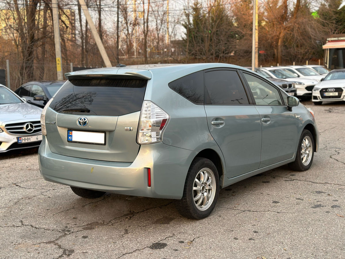 Toyota Prius V
