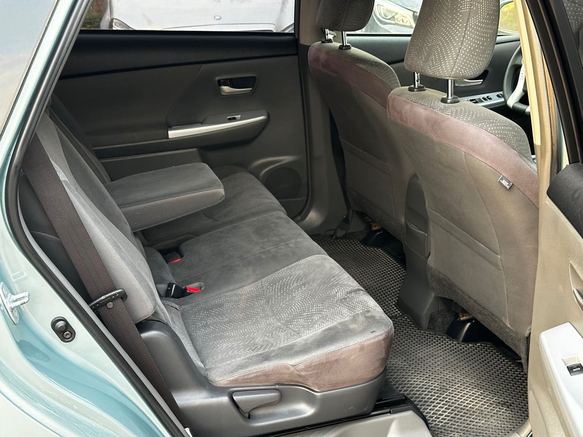 Toyota Prius V