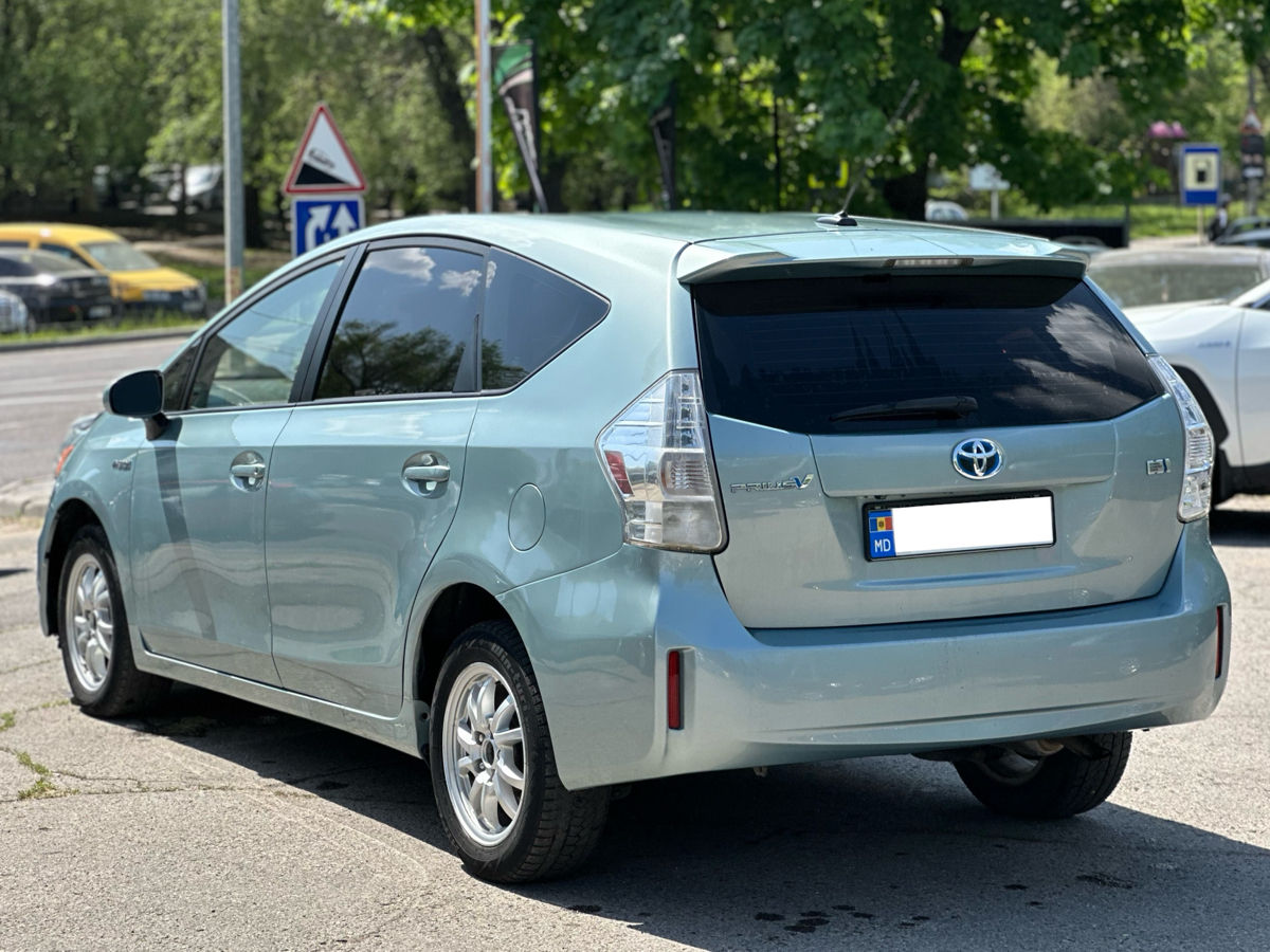 Toyota Prius V
