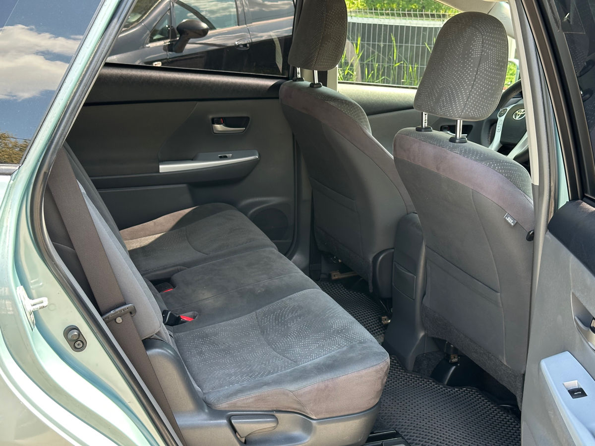 Toyota Prius V
