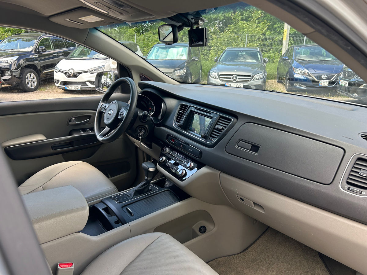 KIA Carnival
