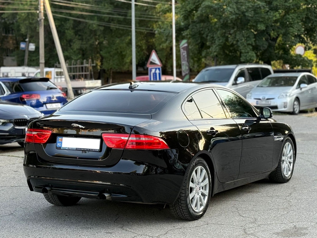 Jaguar XE