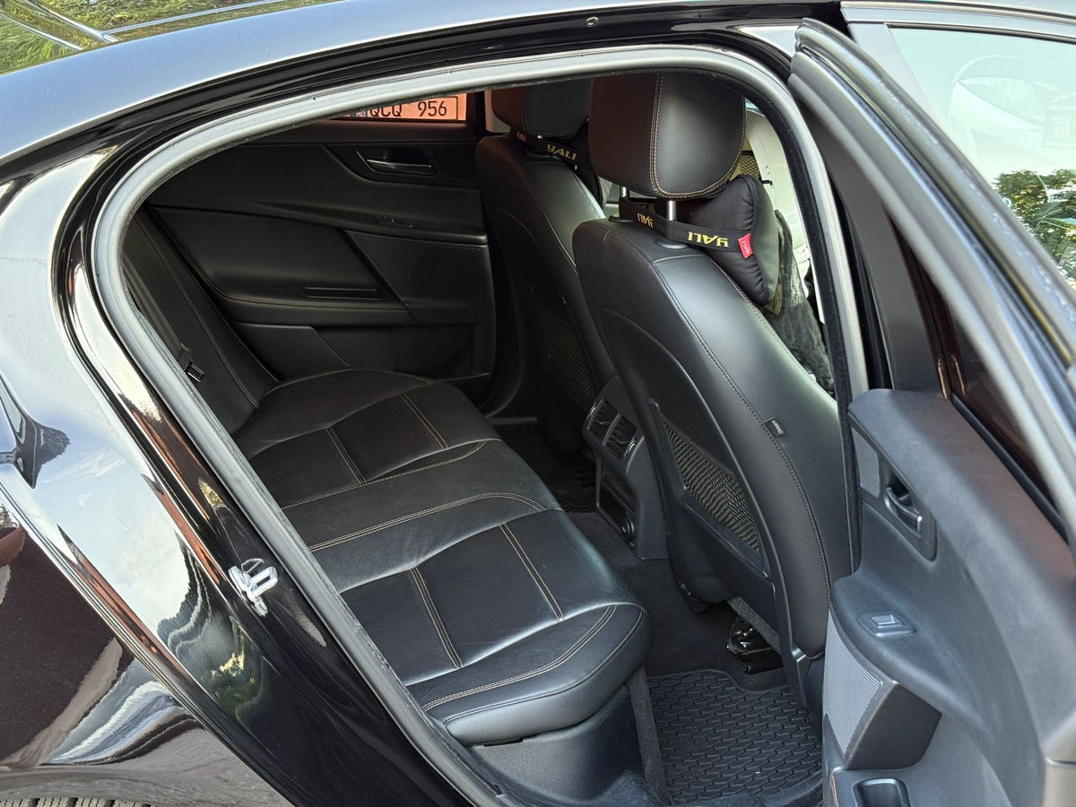Jaguar XE