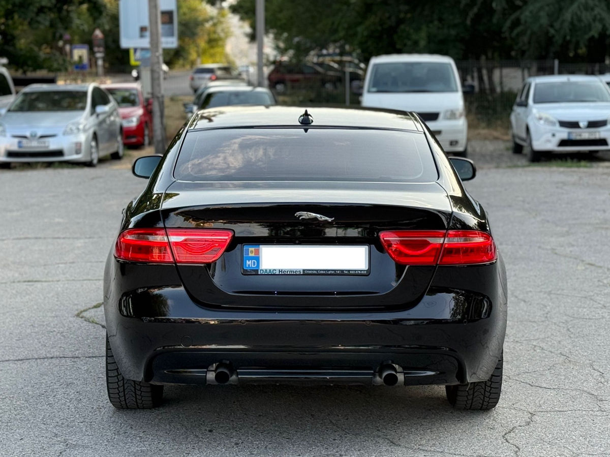 Jaguar XE