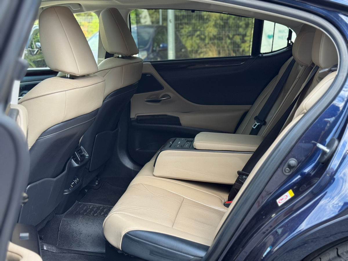 Lexus ES Series