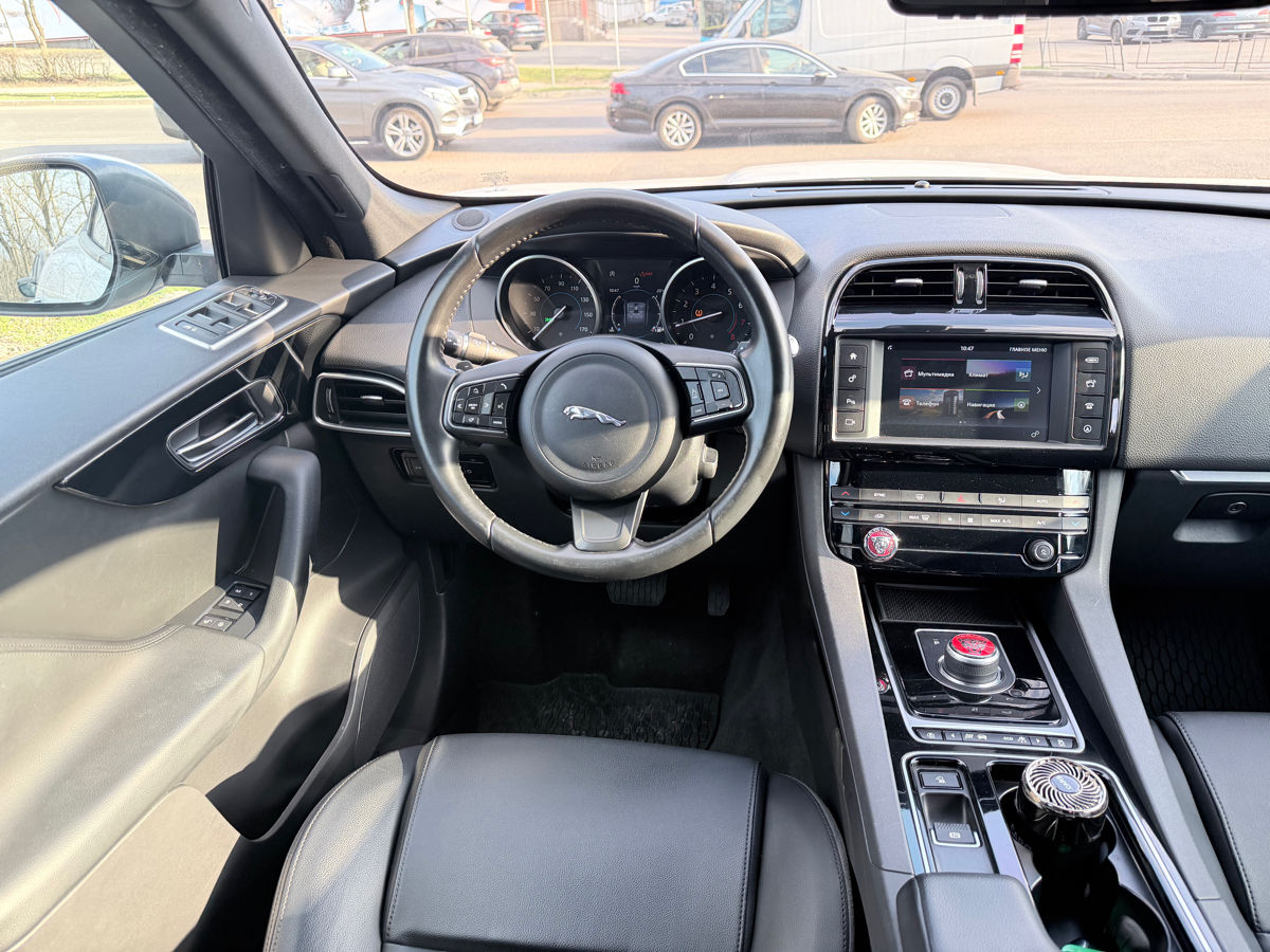 Jaguar F-PACE