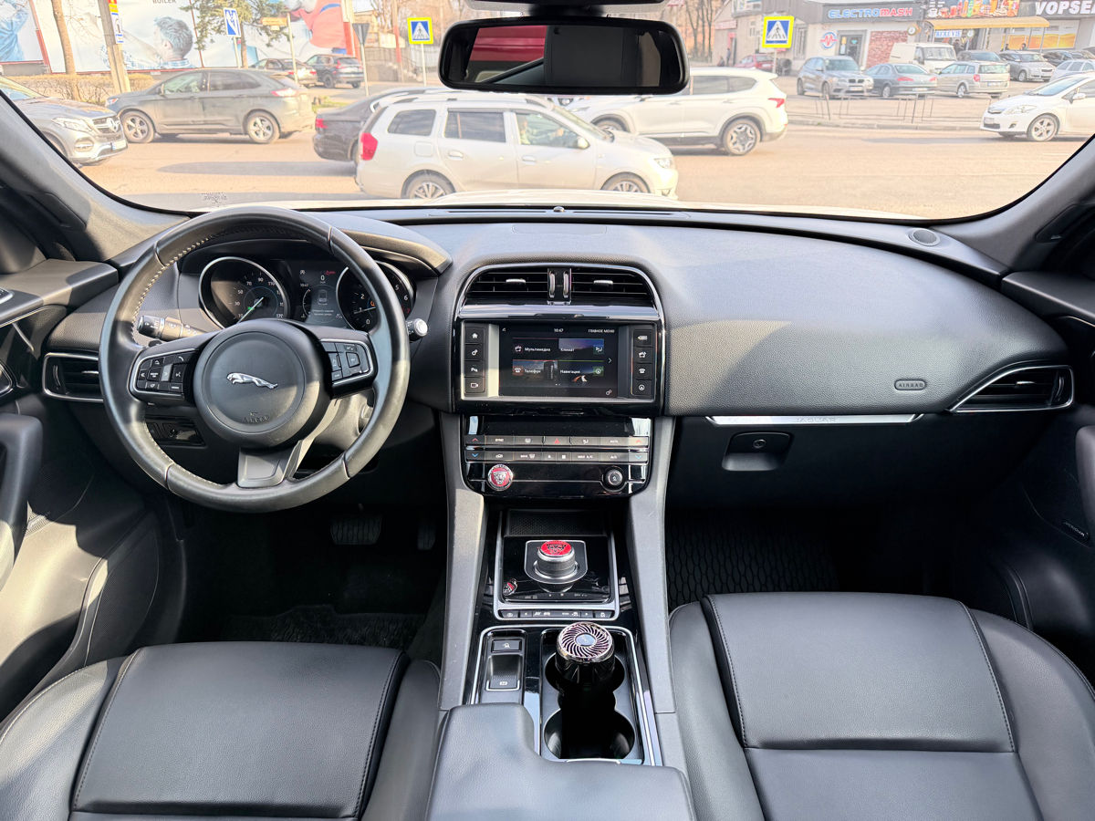Jaguar F-PACE