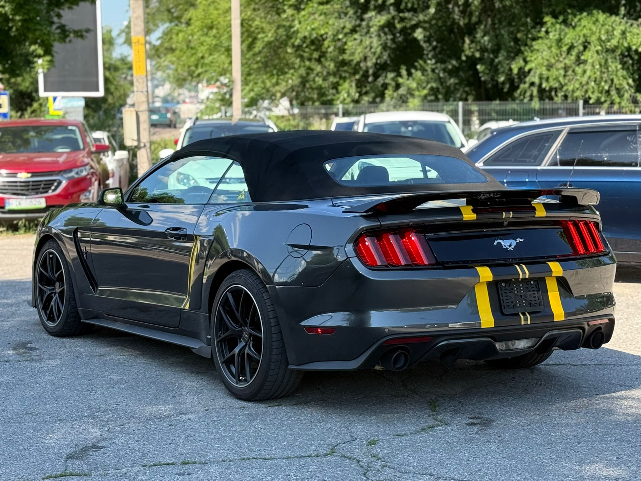 FORD MUSTANG