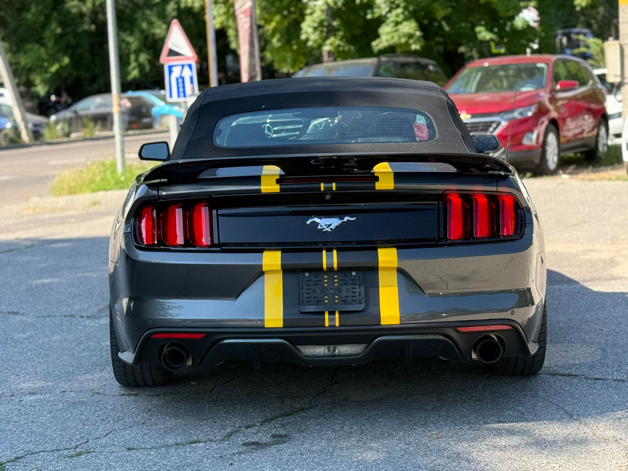 FORD MUSTANG