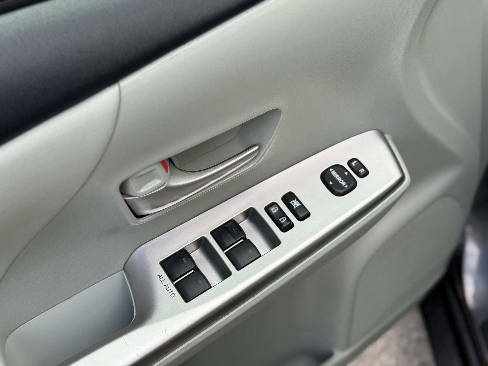 TOYOTA PRIUS V
