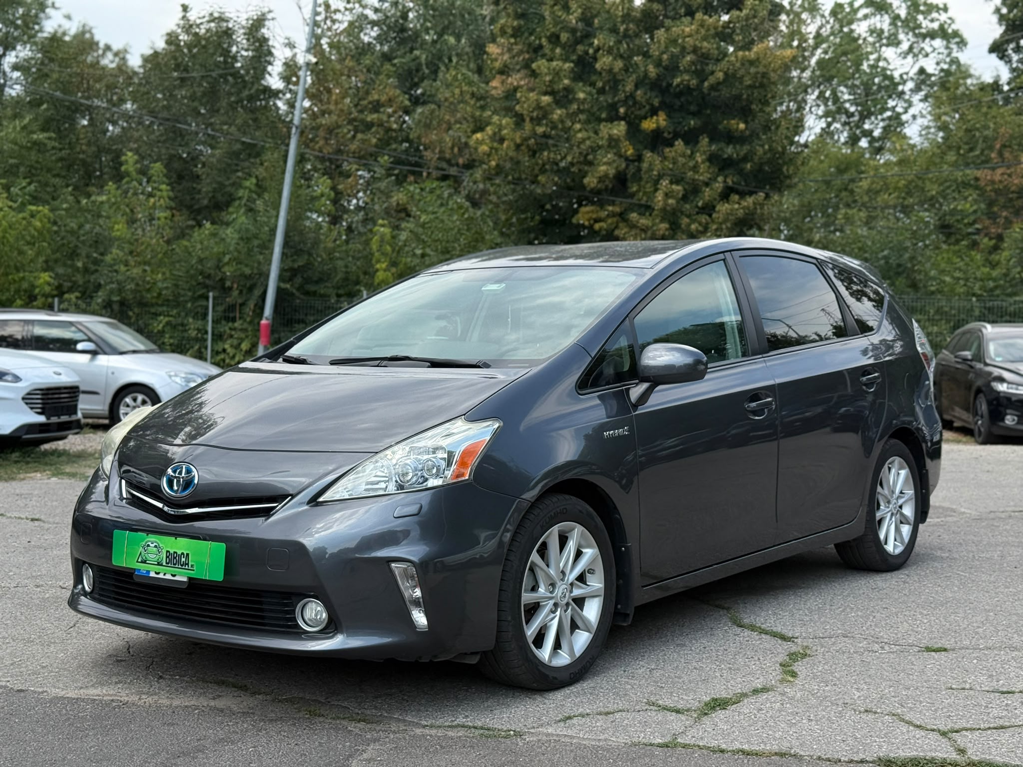 TOYOTA PRIUS V