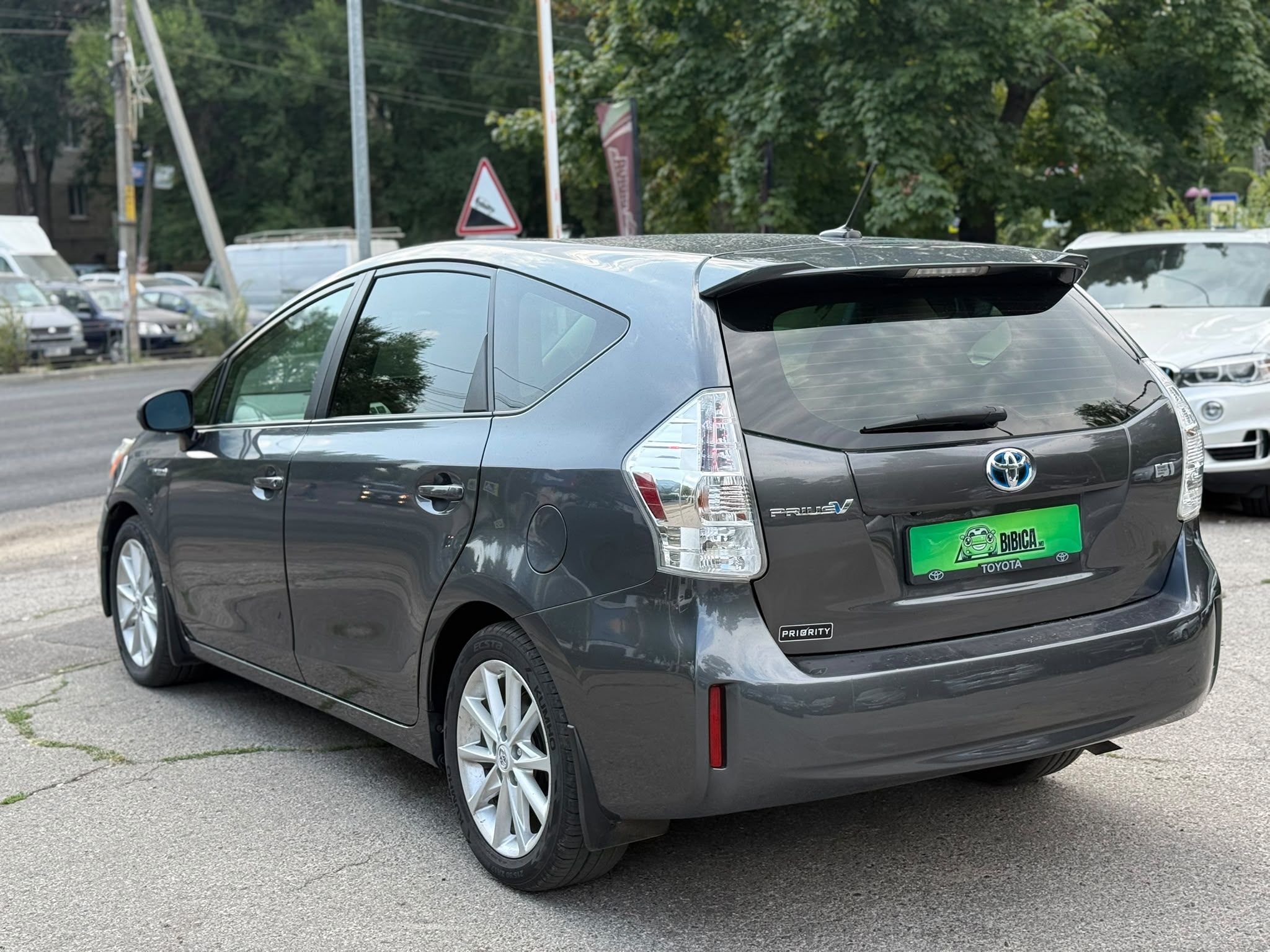 TOYOTA PRIUS V