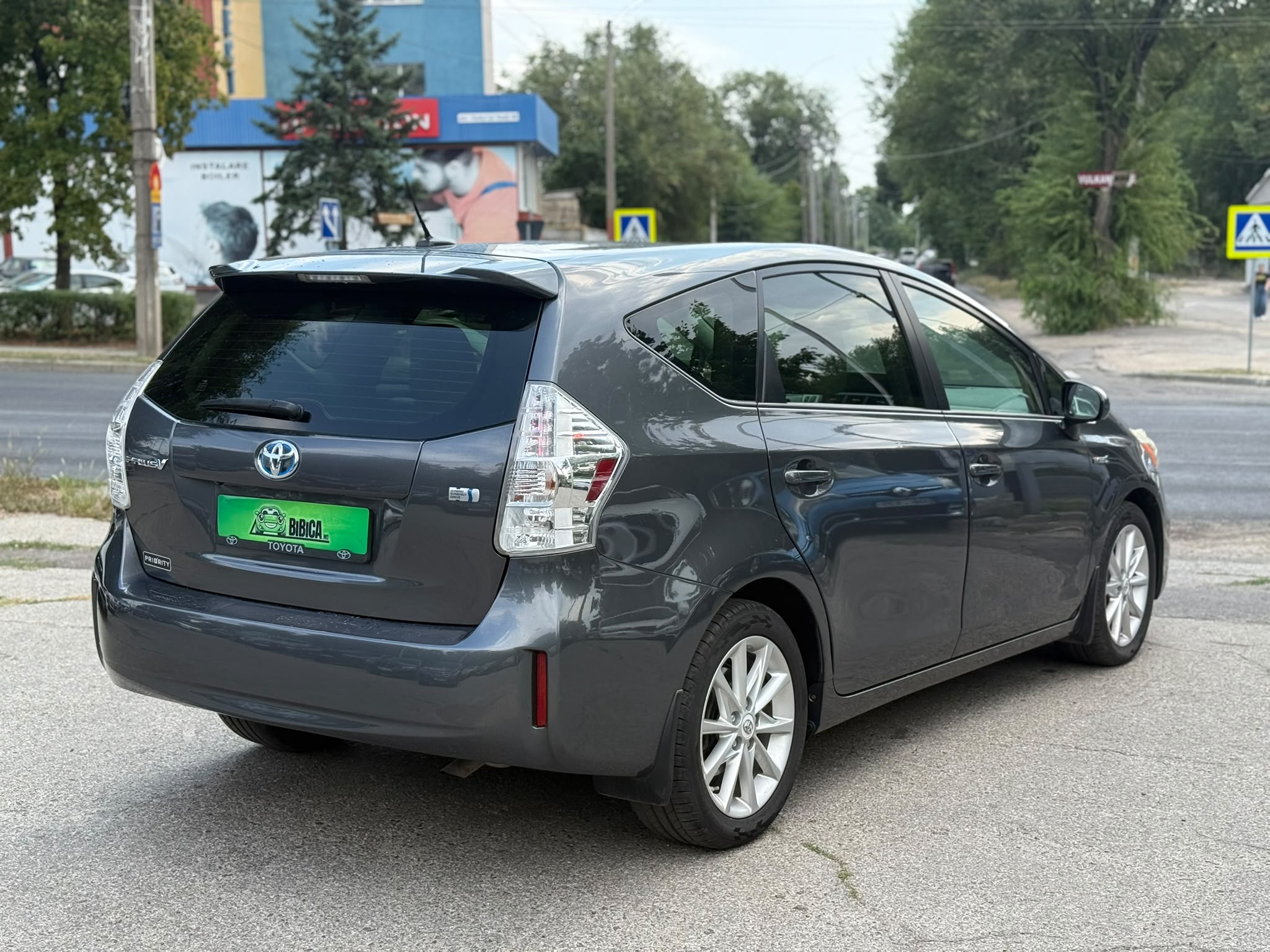TOYOTA PRIUS V