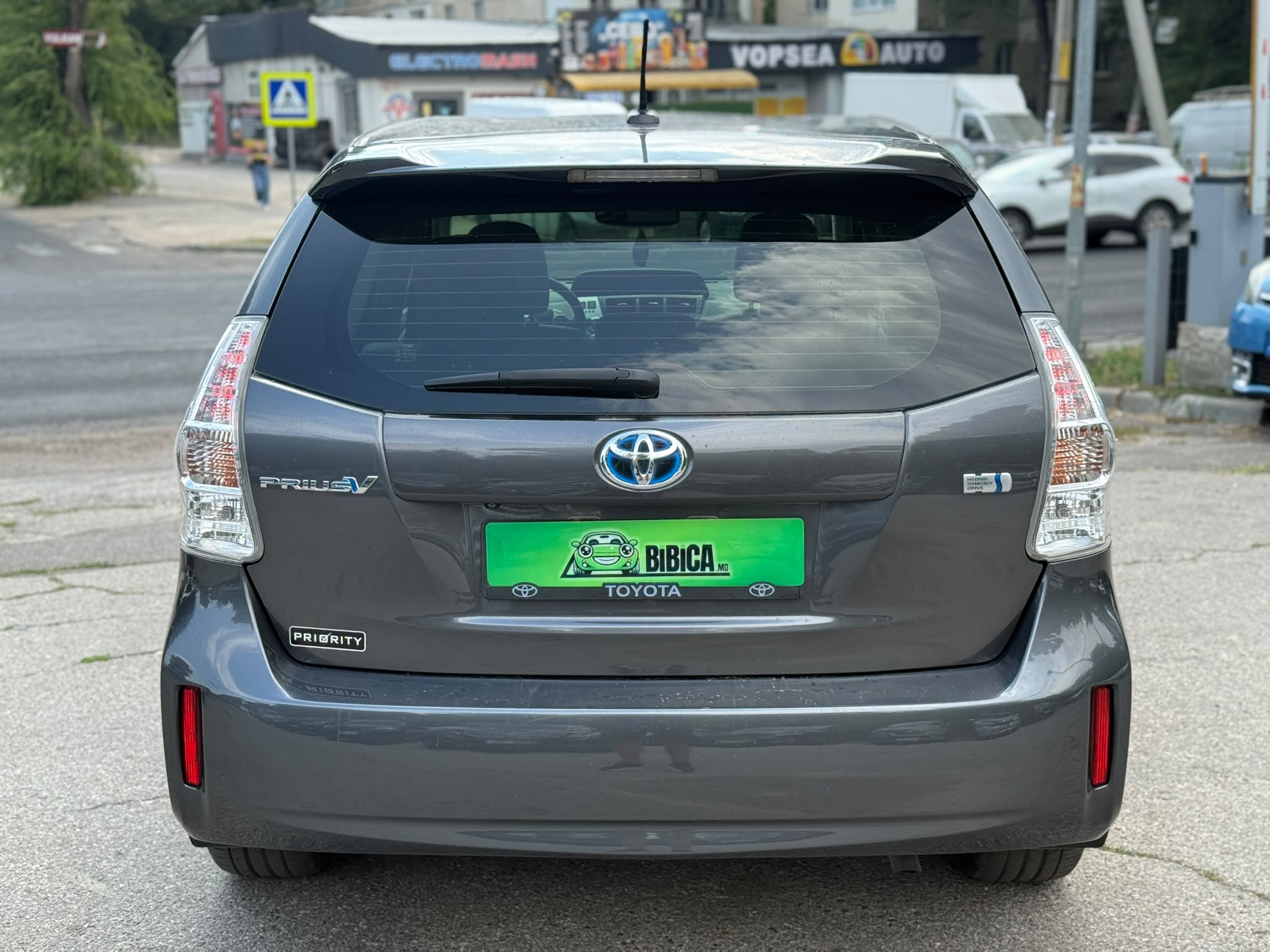 TOYOTA PRIUS V